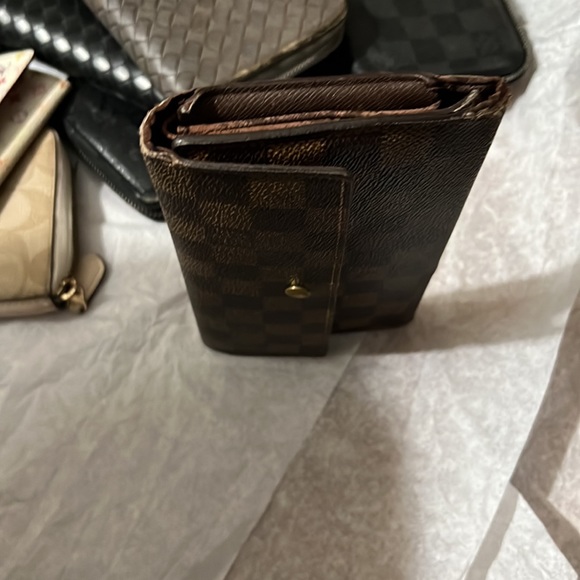 Authentic LV wallet - Picture 9 of 14